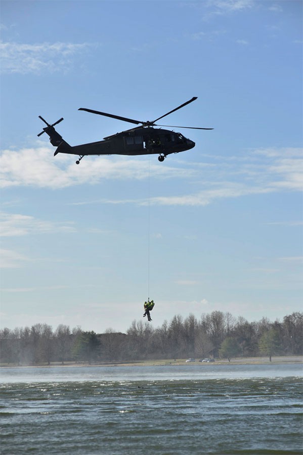 Members from Tennessee National Guard’s 1-230th Assault Helicopter Battalion and the Nashville Fire Department held a joint exercise to practice hoist operations at Old Hickory Lake between Goodlettsville and Hendersonville on Dec. 14. (Photo by Capt. Kealy Moriarty)