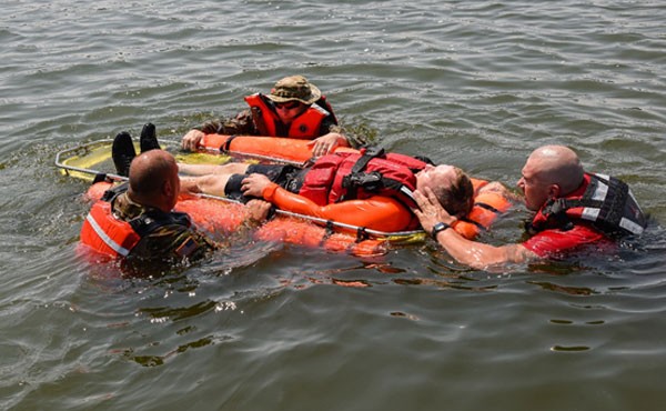 Tennessee National Guardsman work with members of the Williamson County Emergency Management Agency during a water rescue exercise, August 5, at Old Hickory Lake, during Vigilant Guard 2021, a large-scale inter-agency exercise simulating a dangerous hurricane impacting communities across Tennessee. (Photo by Sgt. 1st Class Timothy Cordeiro)